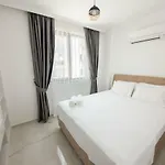 Cedrus מלון דירות 4*